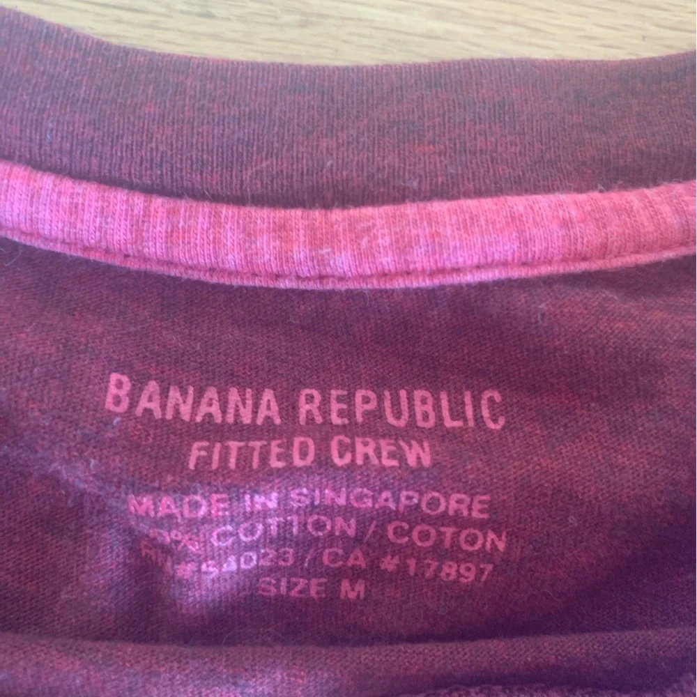 Banana Republic Fitted Crew Long Sleeve Tee Shirt men’s Burgundy Medium Preloved - Picture 2 of 8